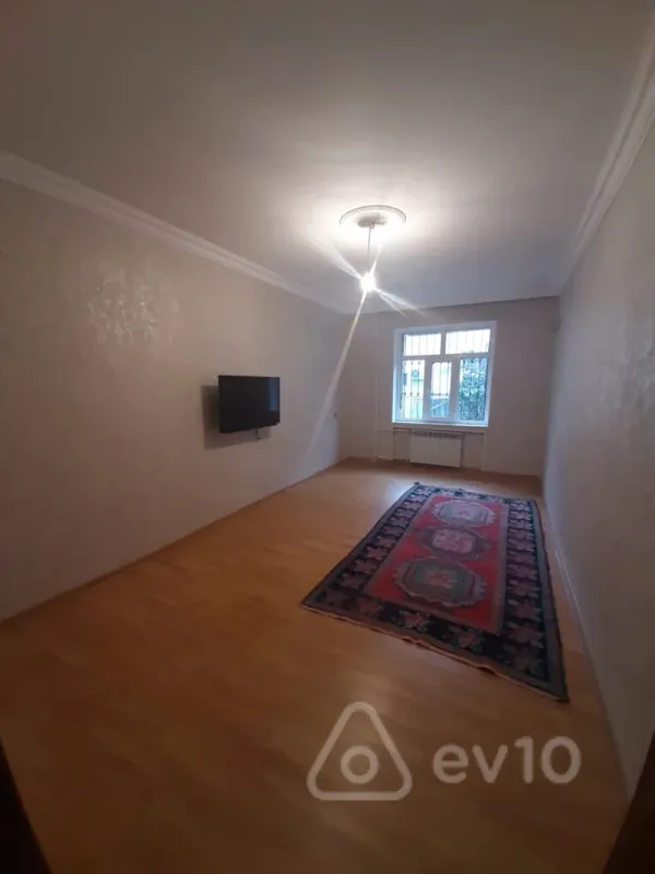 Satılır 4 otaqlı köhnə tikili 90 m²