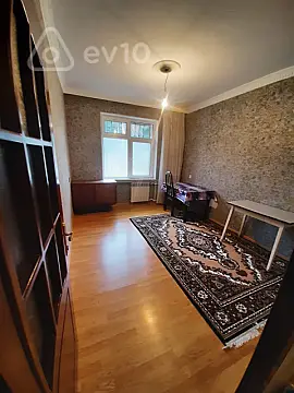 Satılır 4 otaqlı köhnə tikili 90 m²