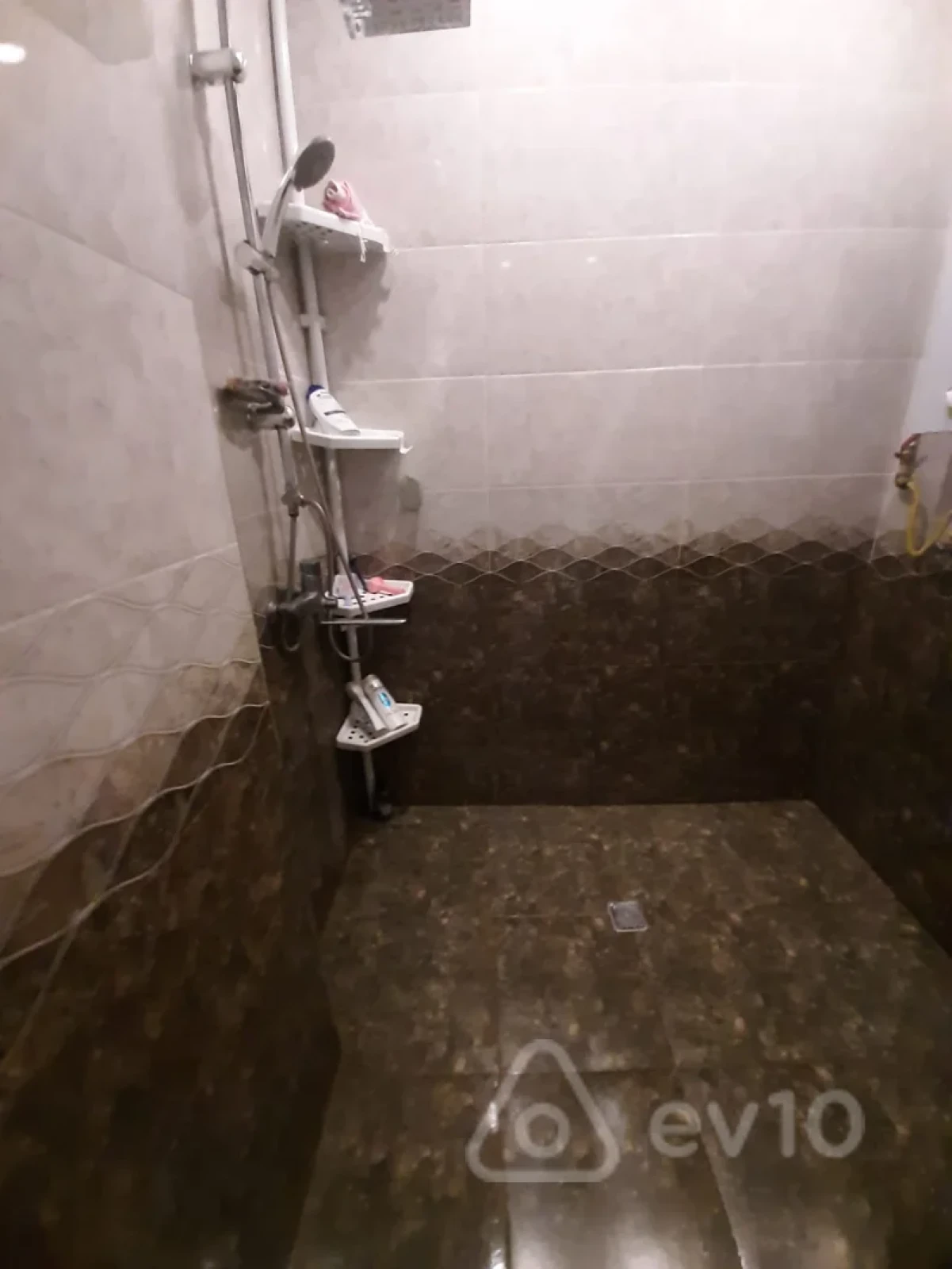 Satılır 4 otaqlı köhnə tikili 90 m²