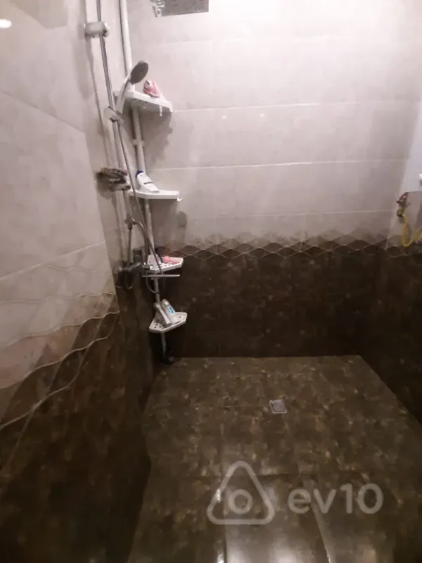 Satılır 4 otaqlı köhnə tikili 90 m²