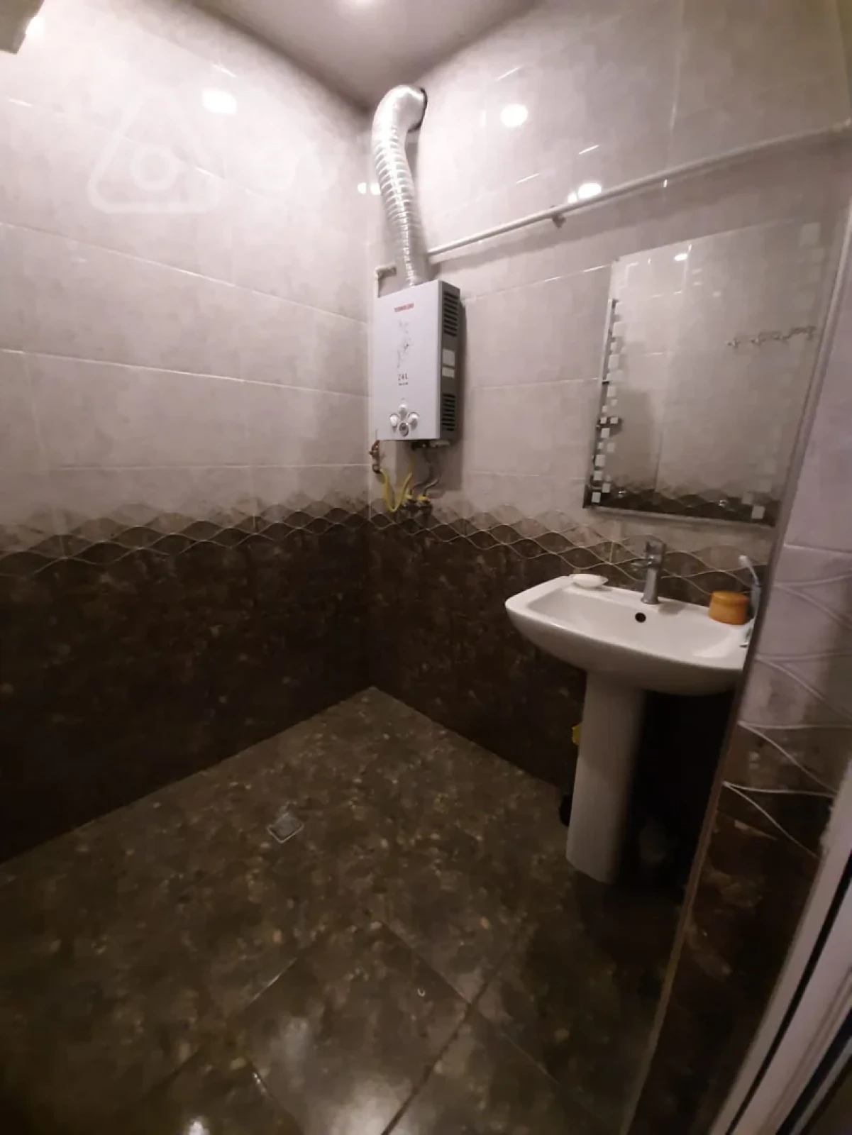 Satılır 4 otaqlı köhnə tikili 90 m²