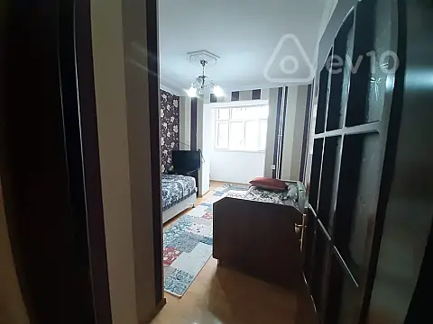 Satılır 4 otaqlı köhnə tikili 90 m²