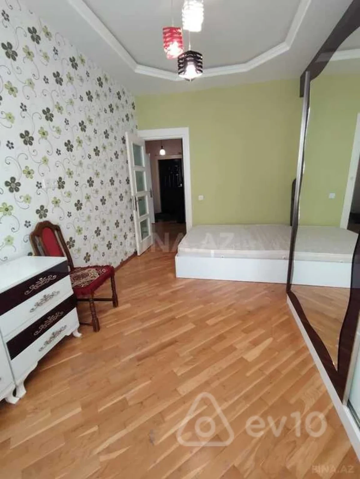 Kirayə verilir 2 otaqlı köhnə tikili 50 m²