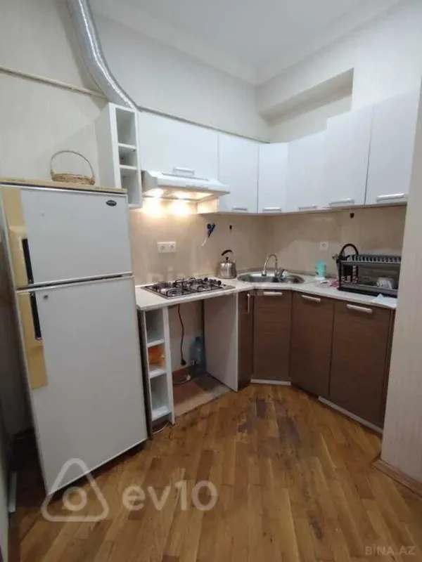 Kirayə verilir 2 otaqlı köhnə tikili 50 m²