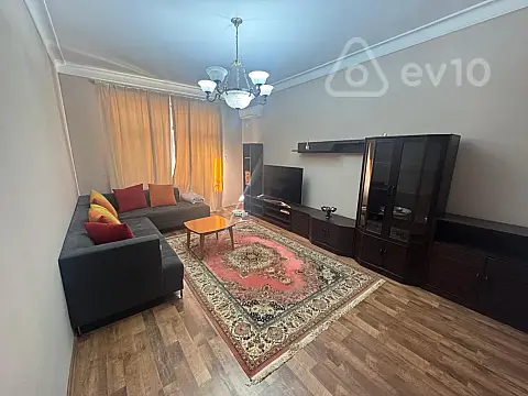 Kirayə verilir 2 otaqlı köhnə tikili 70 m²