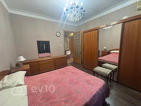 Kirayə verilir 2 otaqlı köhnə tikili 70 m²