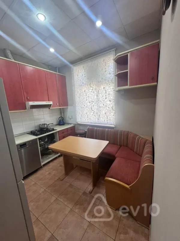 Kirayə verilir 2 otaqlı köhnə tikili 70 m²