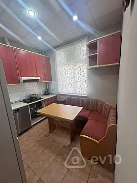 Kirayə verilir 2 otaqlı köhnə tikili 70 m²