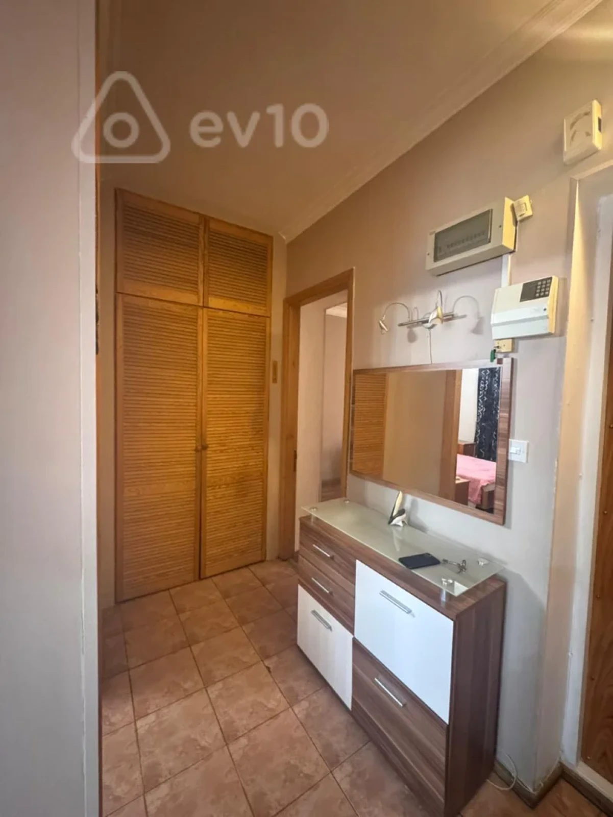 Kirayə verilir 2 otaqlı köhnə tikili 70 m²