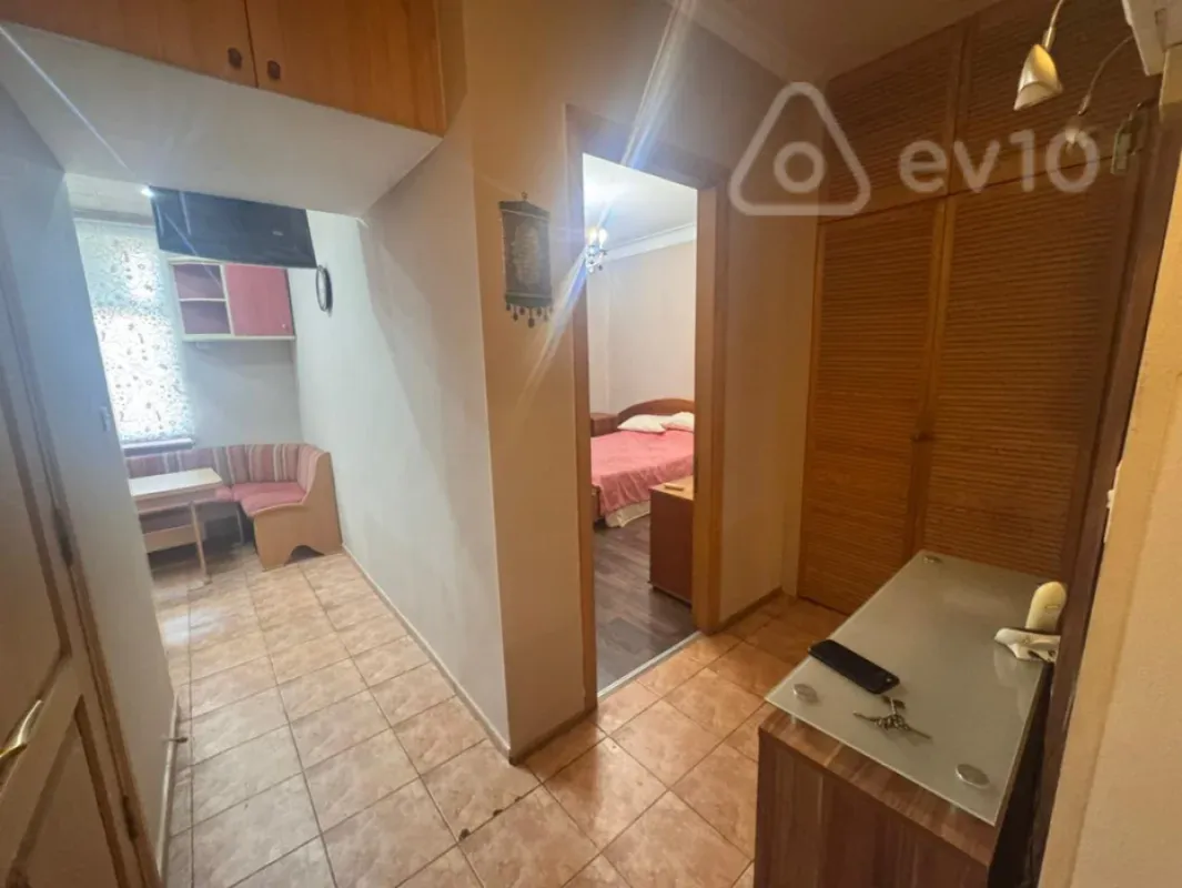 Kirayə verilir 2 otaqlı köhnə tikili 70 m²