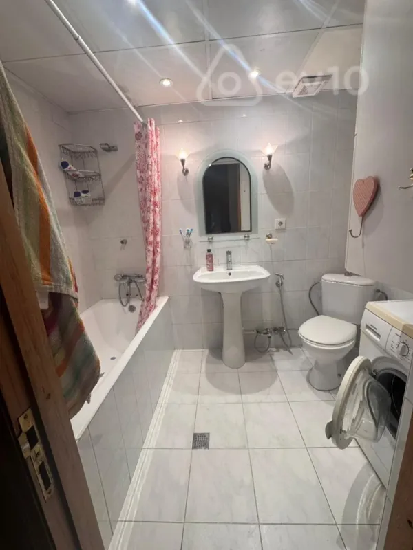 Kirayə verilir 2 otaqlı köhnə tikili 70 m²