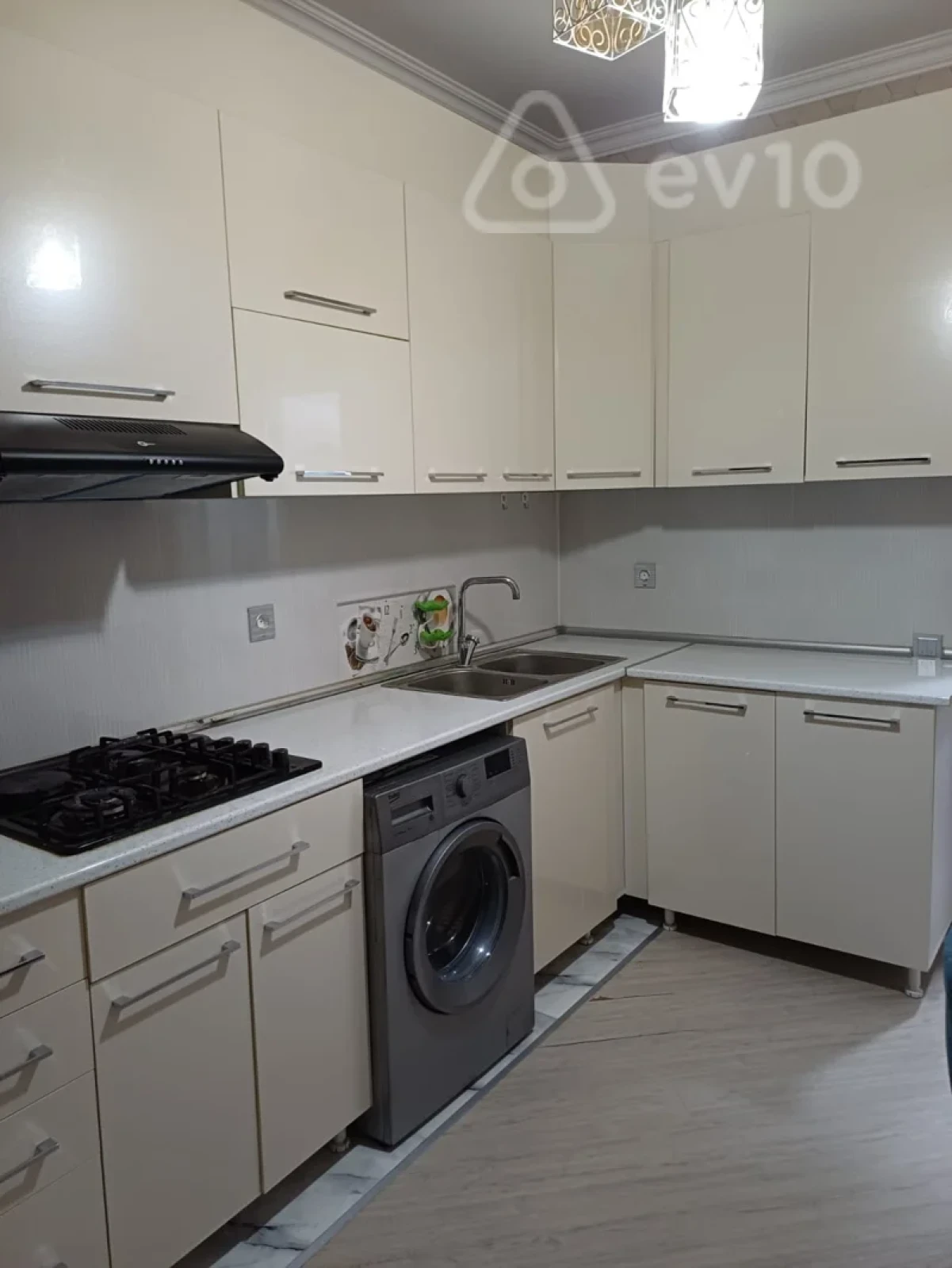 Satılır 3 otaqlı yeni tikili 85 m²