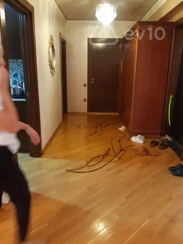 Kirayə verilir 2 otaqlı yeni tikili 85 m²