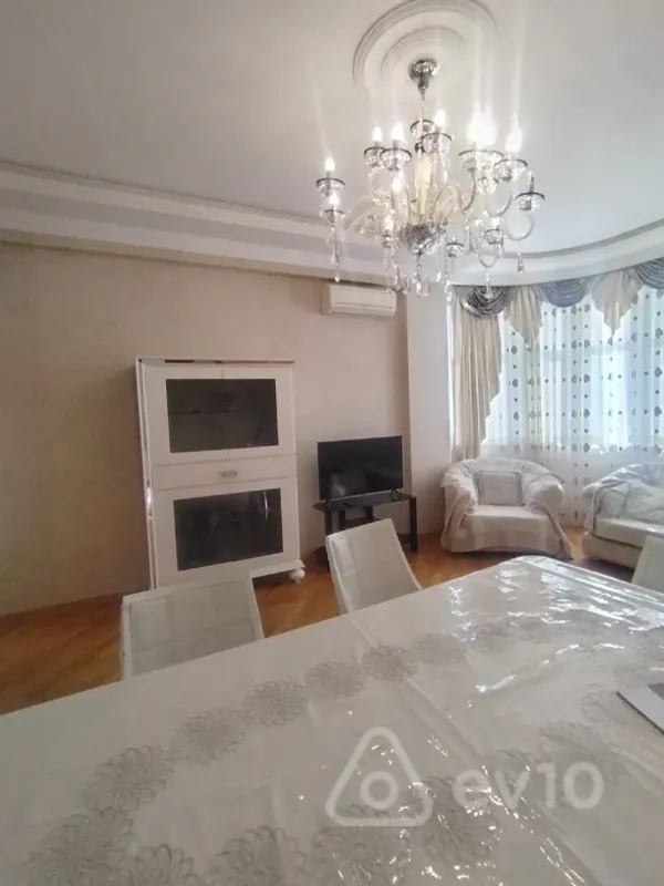 Satılır 3 otaqlı yeni tikili 130 m²