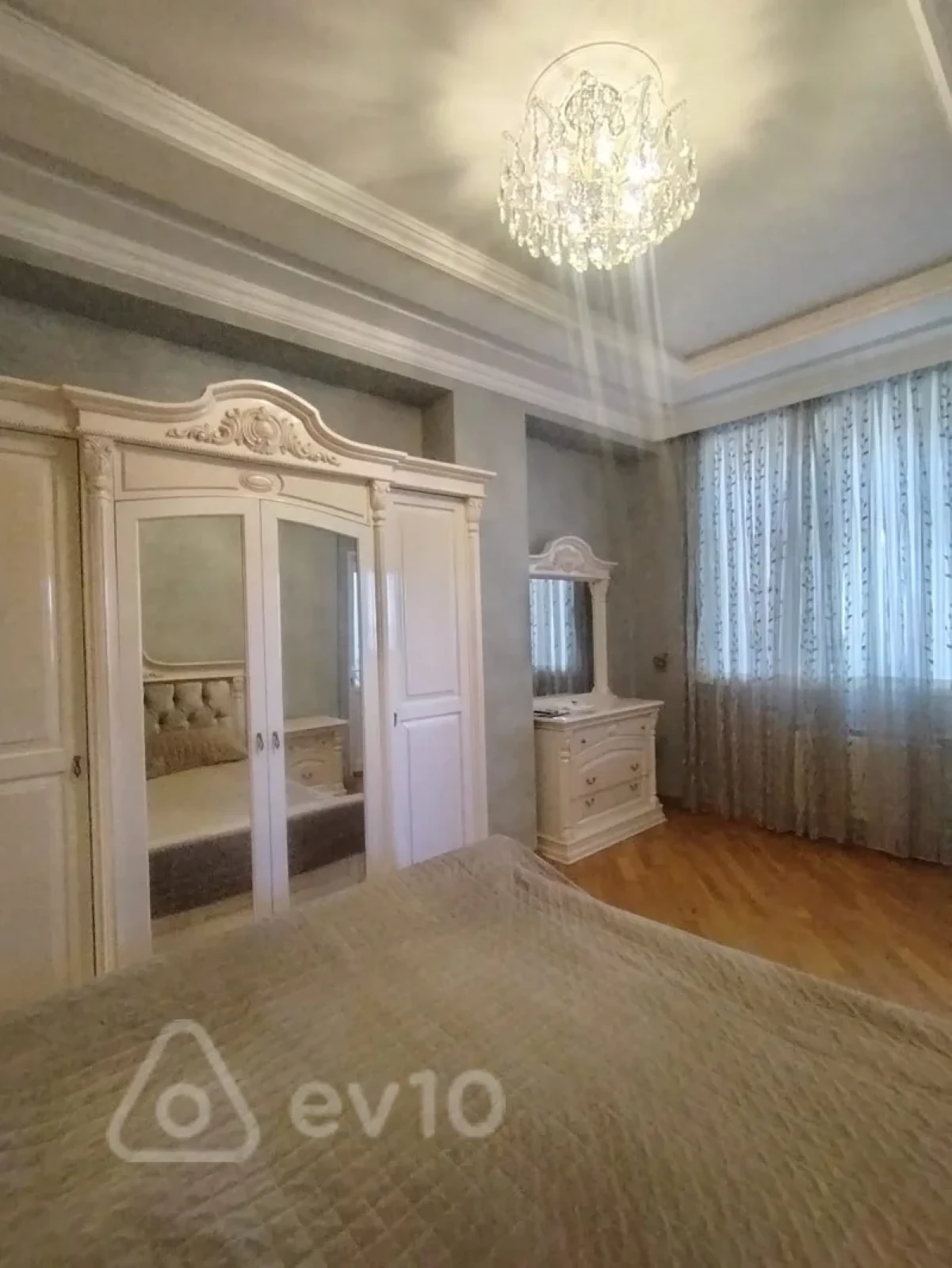 Satılır 3 otaqlı yeni tikili 130 m²