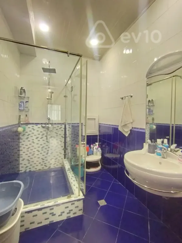 Satılır 3 otaqlı yeni tikili 130 m²