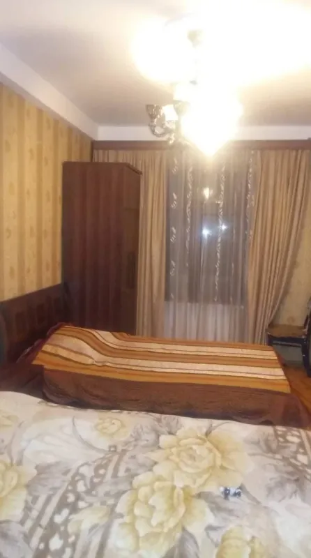 Kirayə verilir 3 otaqlı köhnə tikili 90 m²