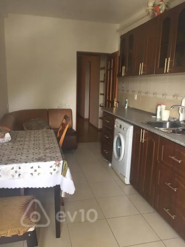 Kirayə verilir 3 otaqlı köhnə tikili 90 m²
