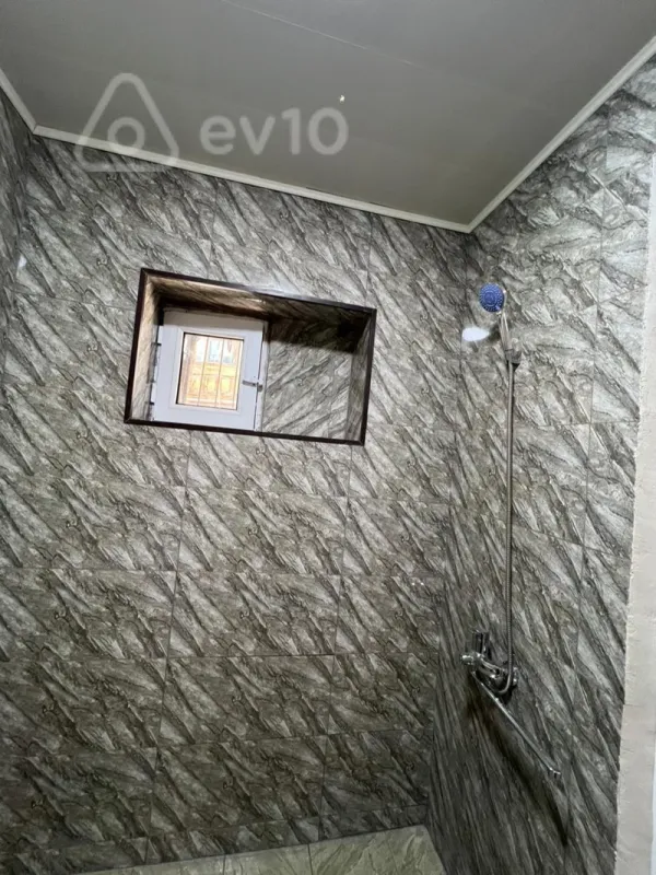 Satılır 3 otaqlı köhnə tikili 100 m²