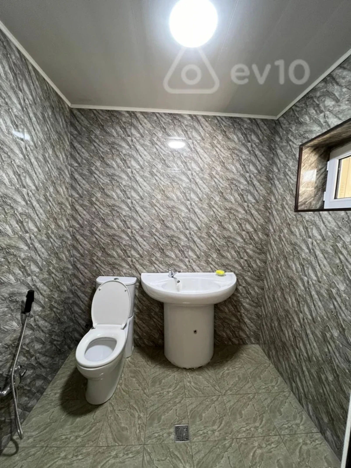 Satılır 3 otaqlı köhnə tikili 100 m²