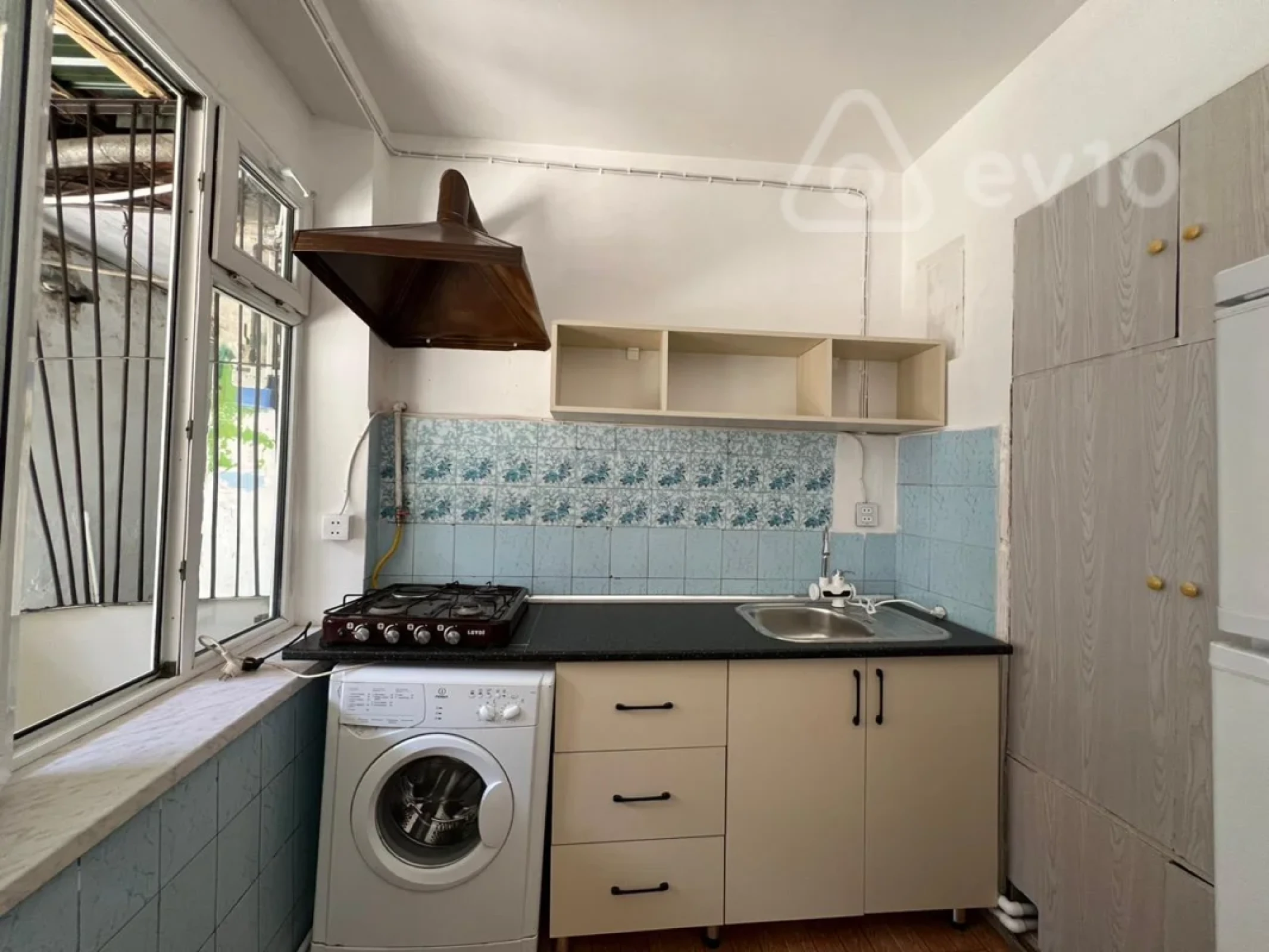 Satılır 3 otaqlı köhnə tikili 100 m²