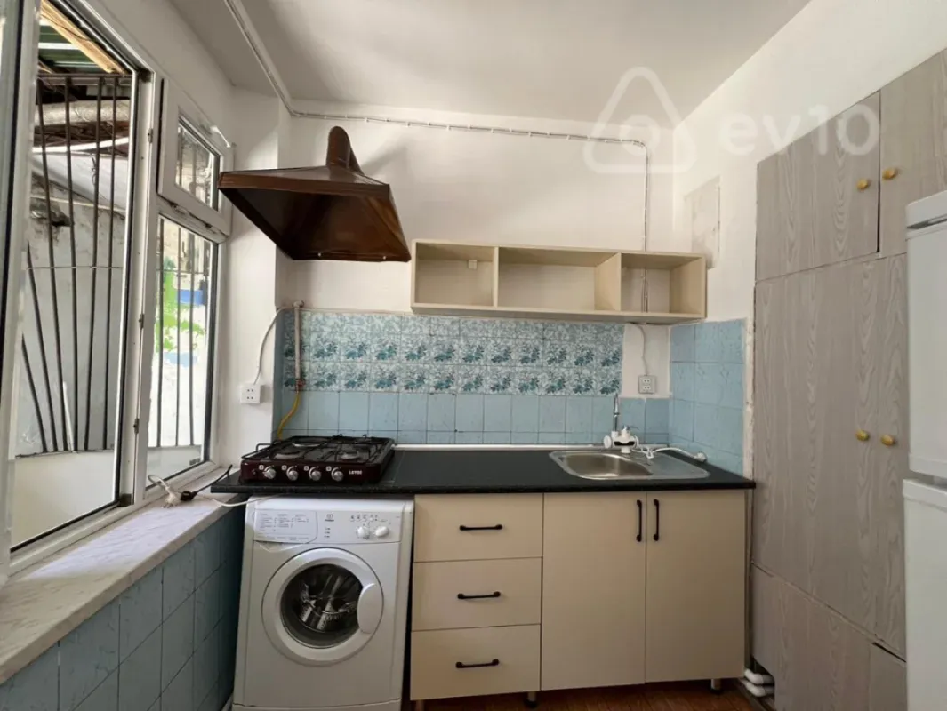 Satılır 3 otaqlı köhnə tikili 100 m²