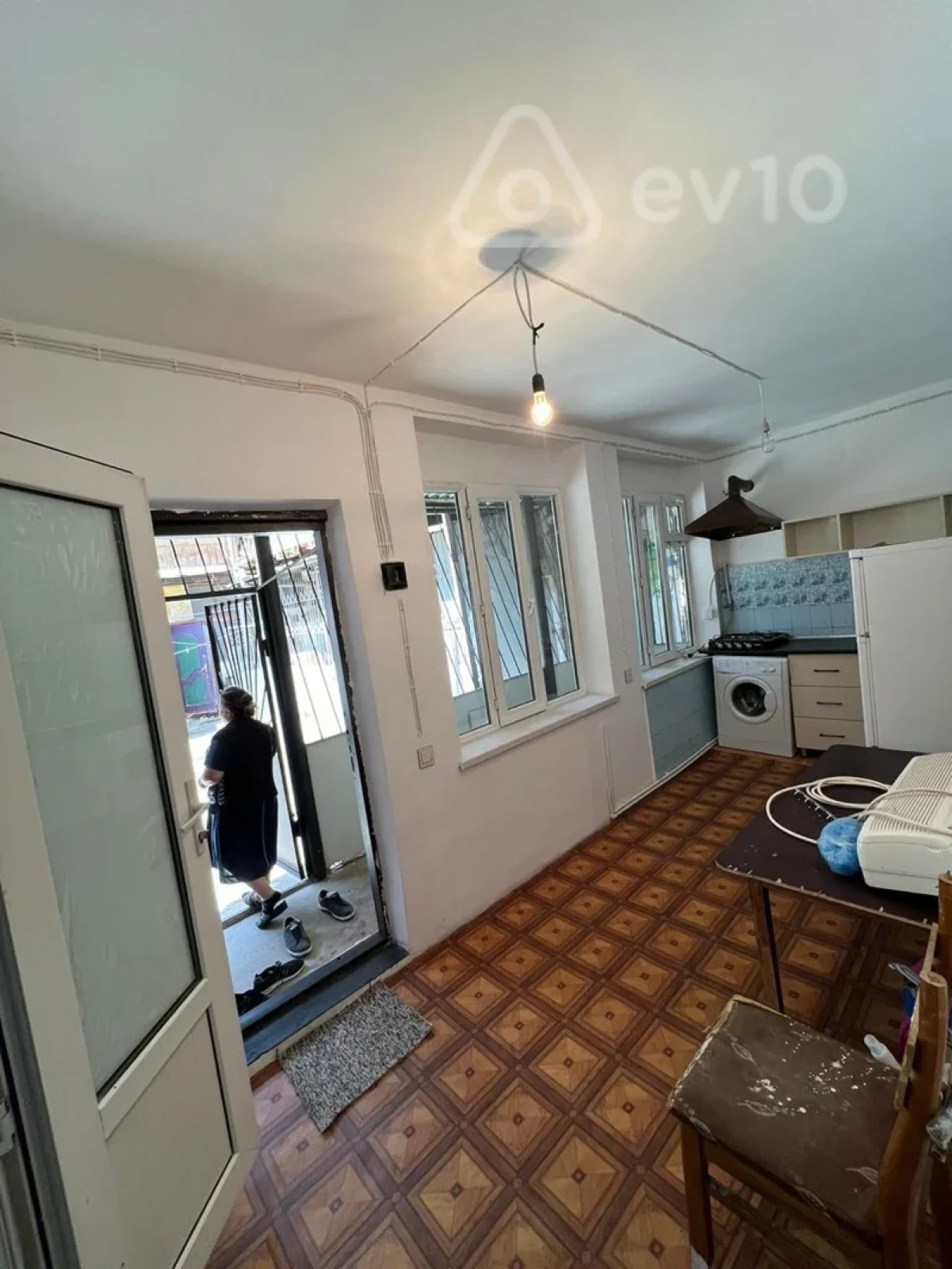 Satılır 3 otaqlı köhnə tikili 100 m²