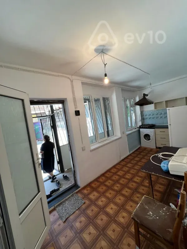 Satılır 3 otaqlı köhnə tikili 100 m²