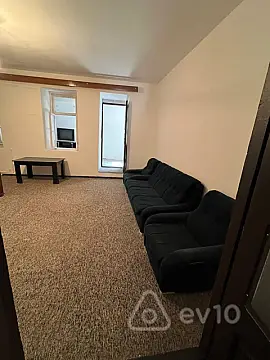 Satılır 3 otaqlı köhnə tikili 100 m²