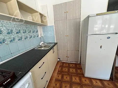 Satılır 3 otaqlı köhnə tikili 100 m²