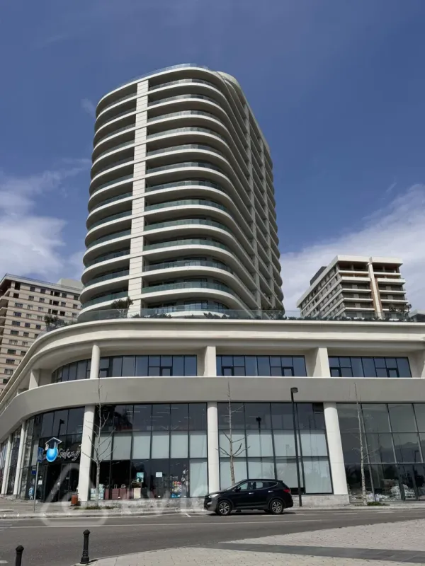 Satılır 4 otaqlı yeni tikili 220 m²