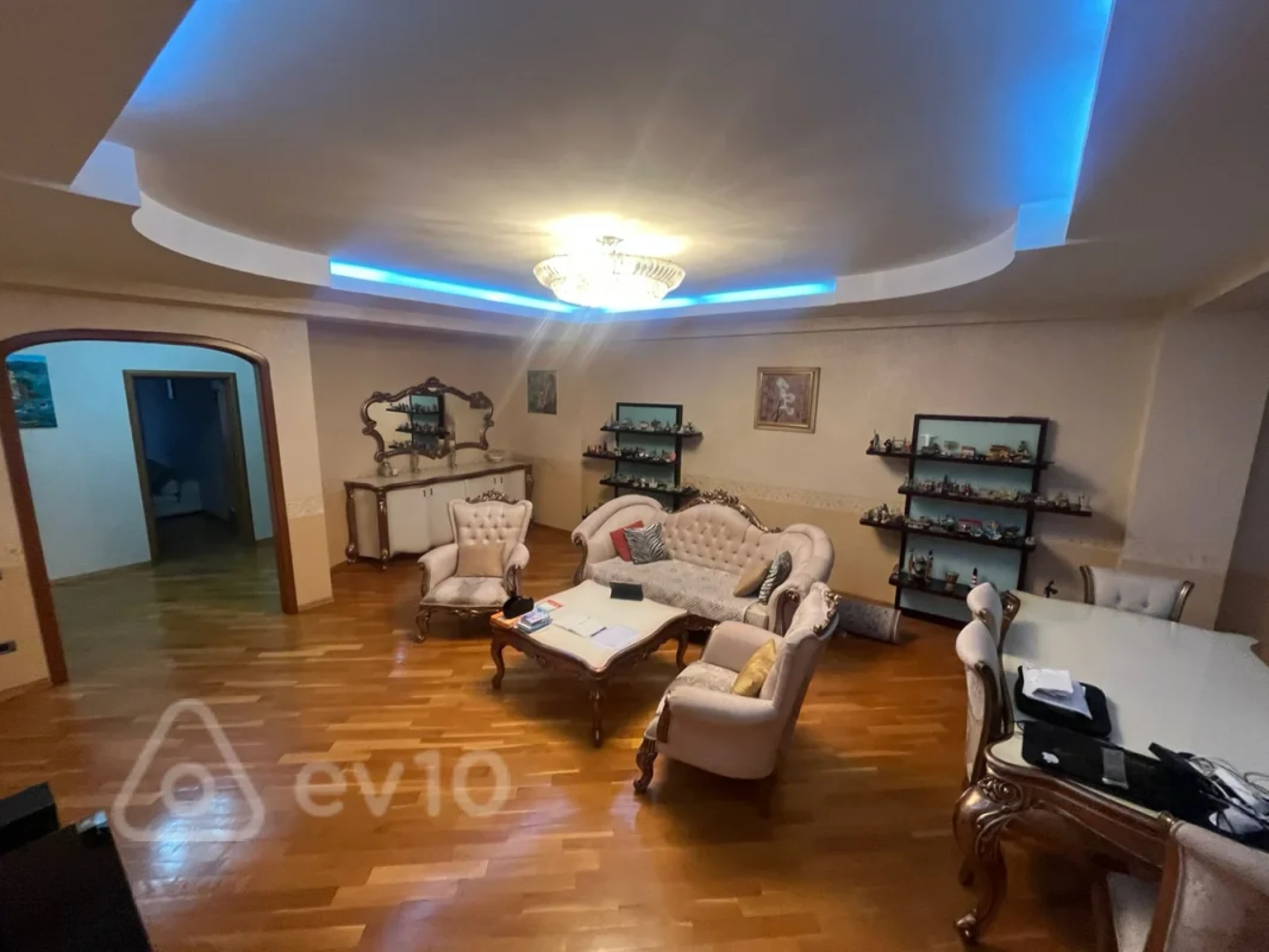 Kirayə verilir 4 otaqlı yeni tikili 185 m²