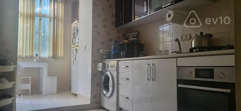 Satılır 3 otaqlı köhnə tikili 80 m²