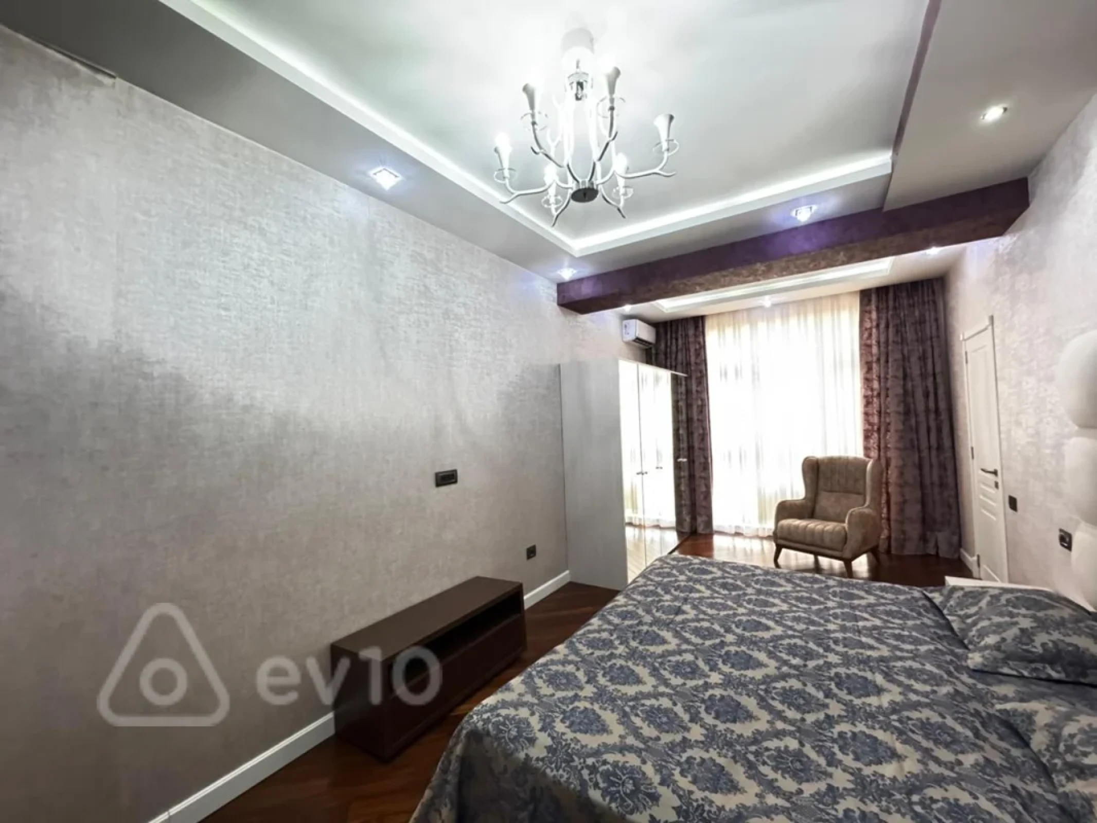 Kirayə verilir 3 otaqlı yeni tikili 150 m²