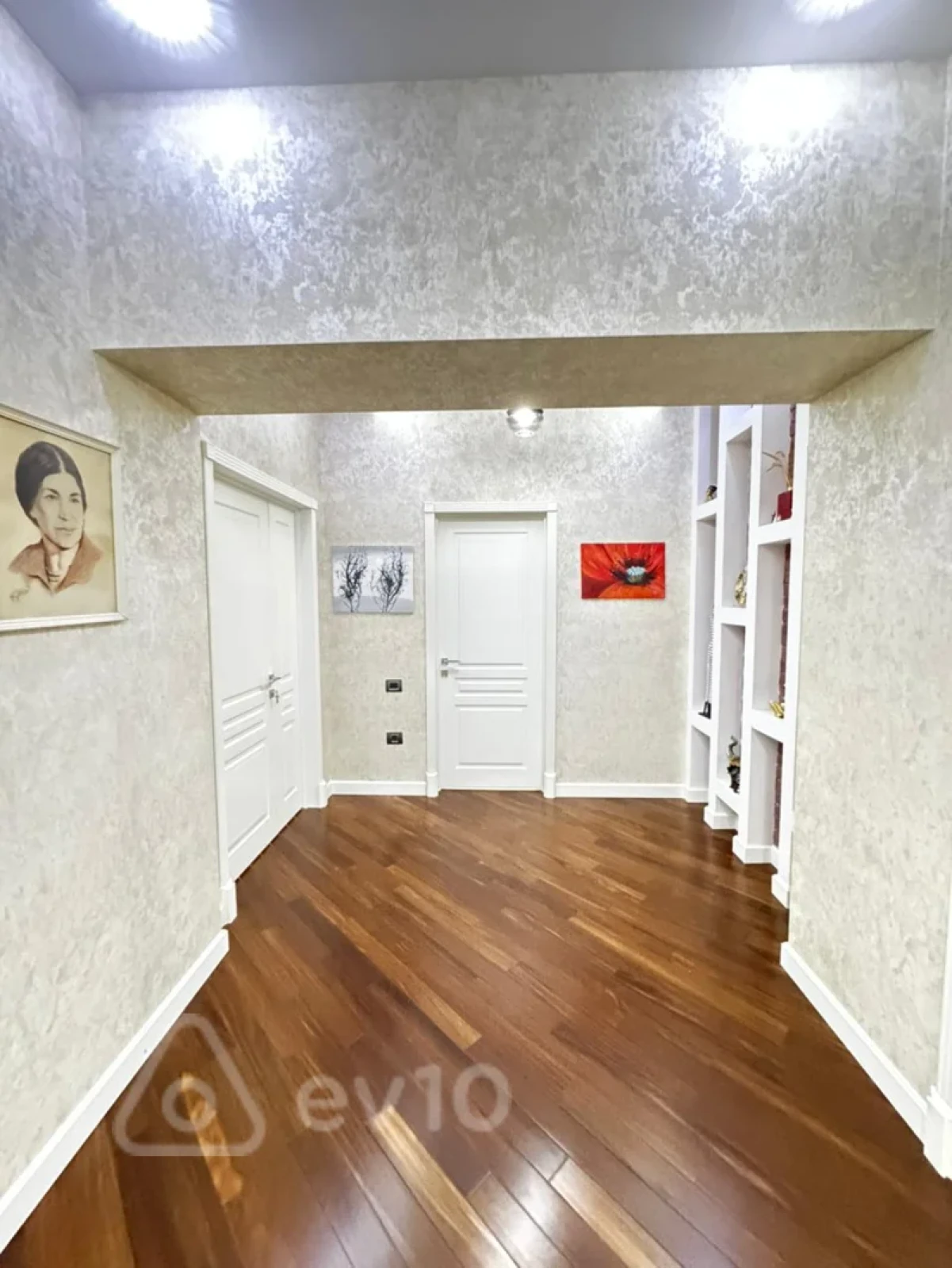 Kirayə verilir 3 otaqlı yeni tikili 150 m²