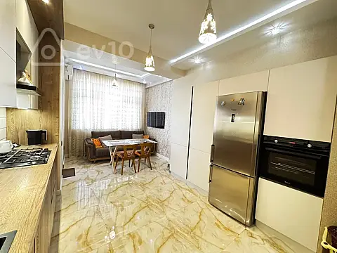 Kirayə verilir 3 otaqlı yeni tikili 150 m²