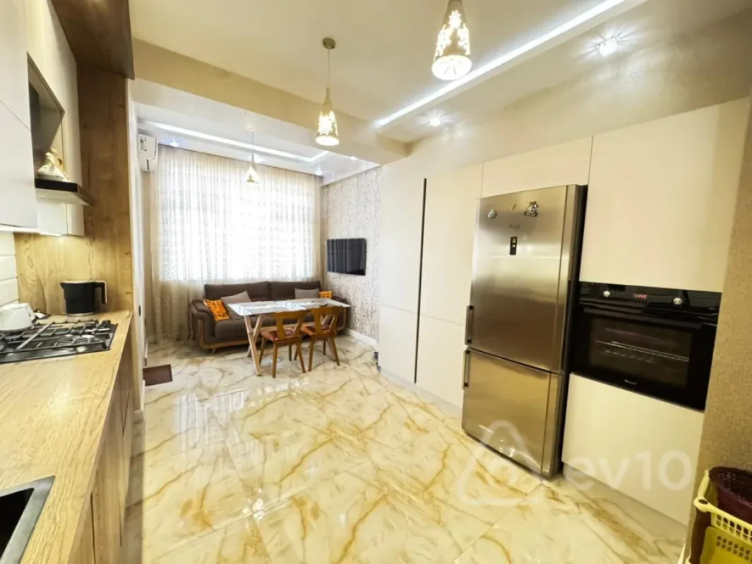 Kirayə verilir 3 otaqlı yeni tikili 150 m²
