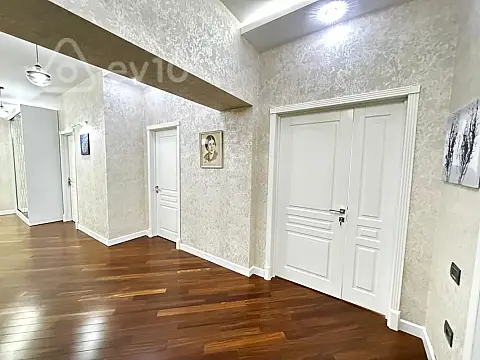 Kirayə verilir 3 otaqlı yeni tikili 150 m²
