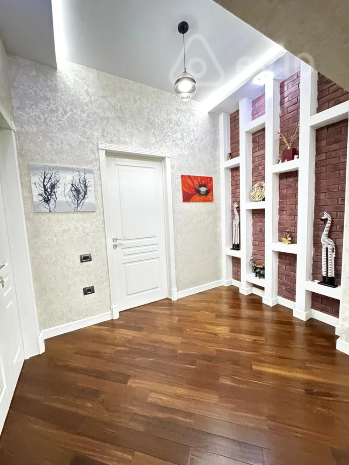 Kirayə verilir 3 otaqlı yeni tikili 150 m²