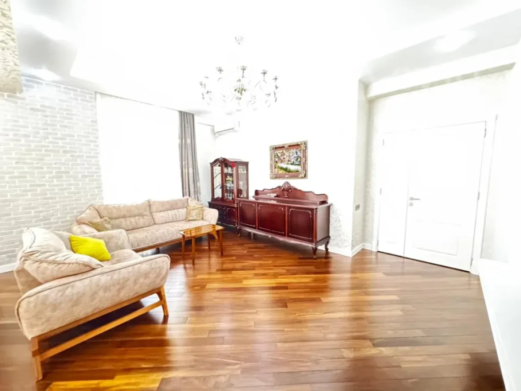 Kirayə verilir 3 otaqlı yeni tikili 150 m²