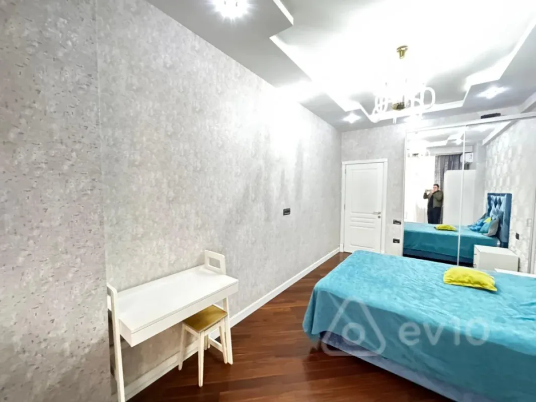 Kirayə verilir 3 otaqlı yeni tikili 150 m²