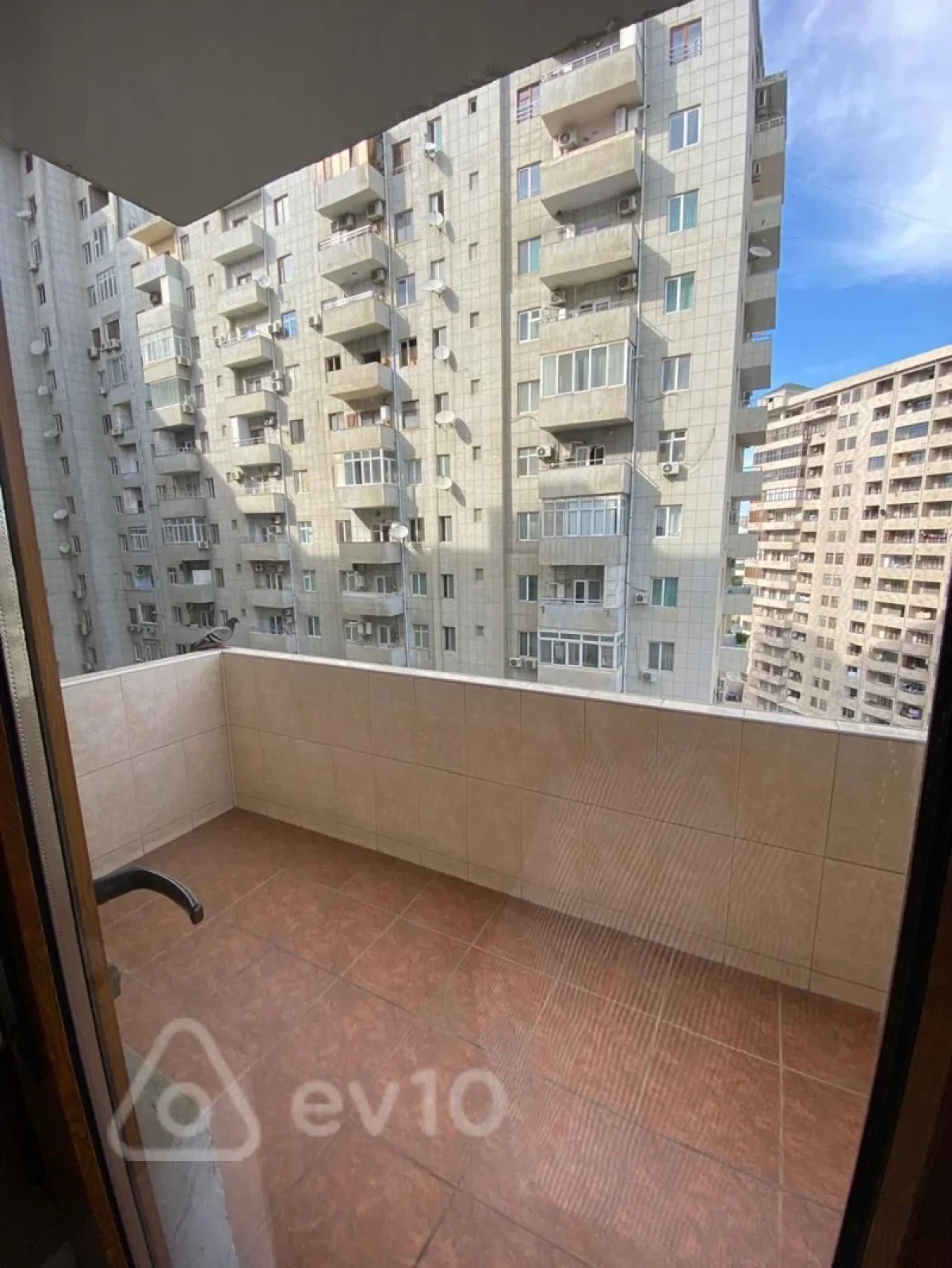 Kirayə verilir 3 otaqlı yeni tikili 120 m²