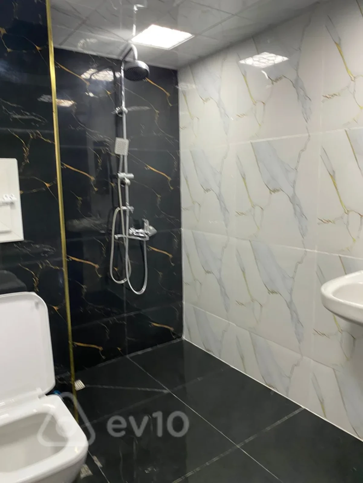 Satılır 2 otaqlı köhnə tikili 50 m²
