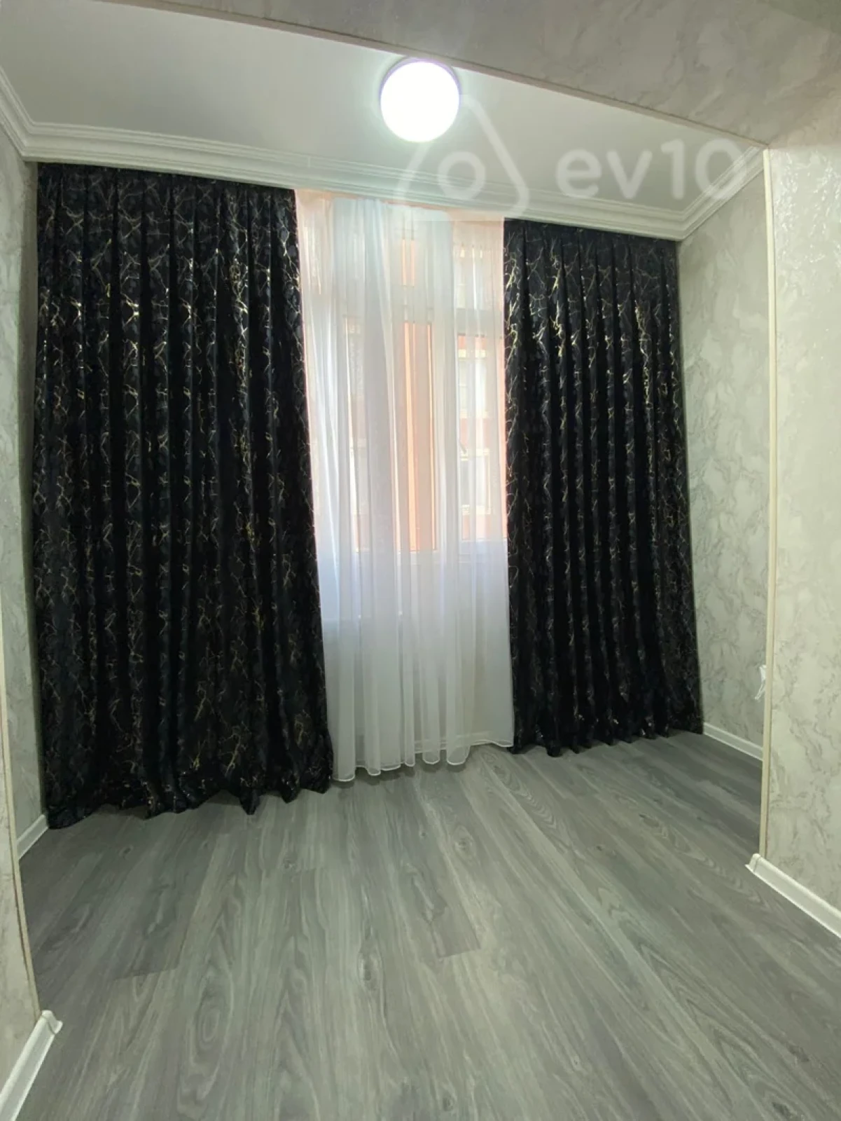 Satılır 2 otaqlı köhnə tikili 50 m²