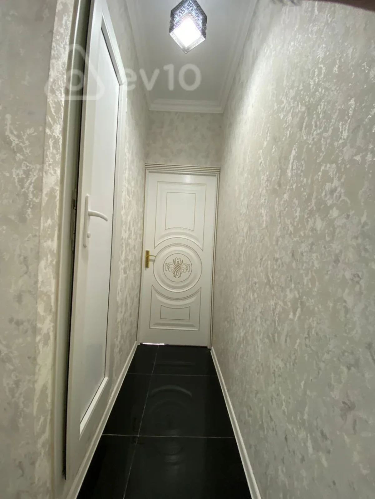 Satılır 2 otaqlı köhnə tikili 50 m²