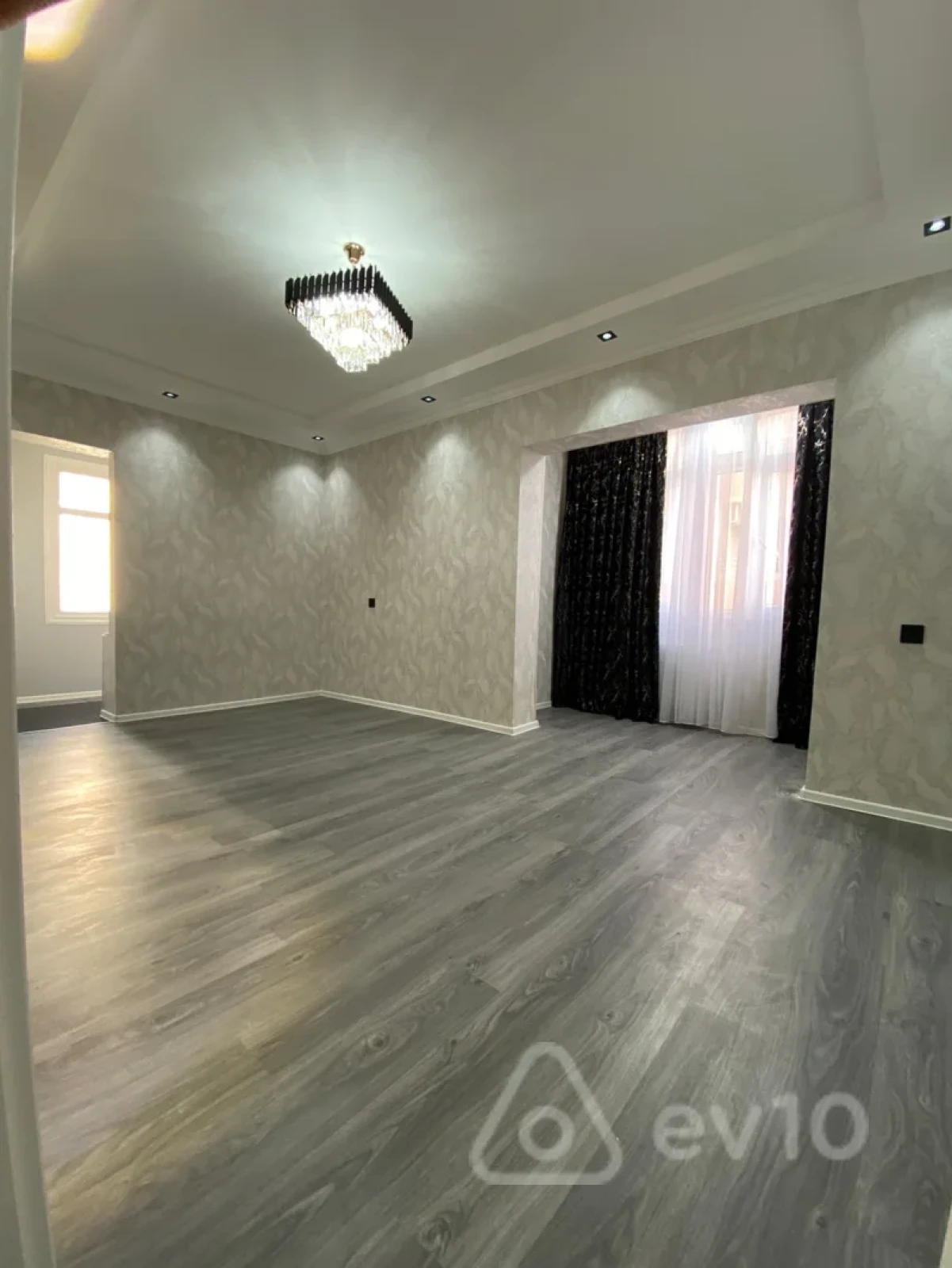 Satılır 2 otaqlı köhnə tikili 50 m²