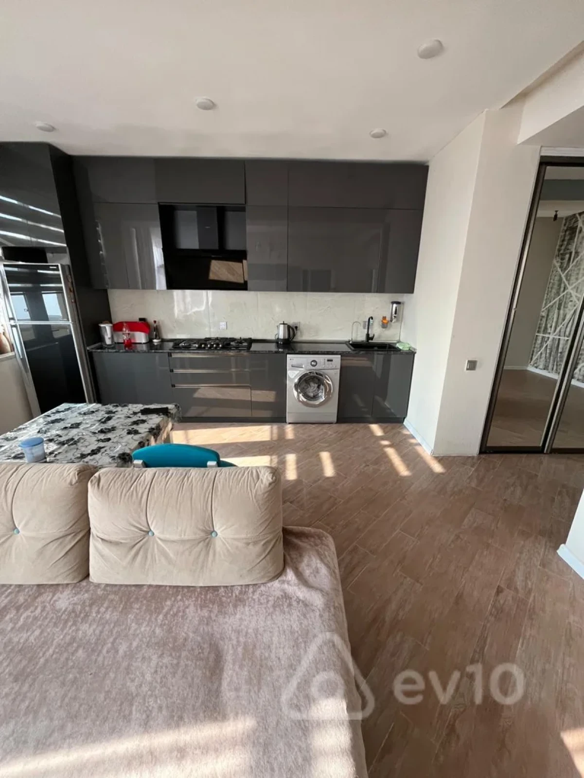 Satılır 3 otaqlı yeni tikili 95 m²