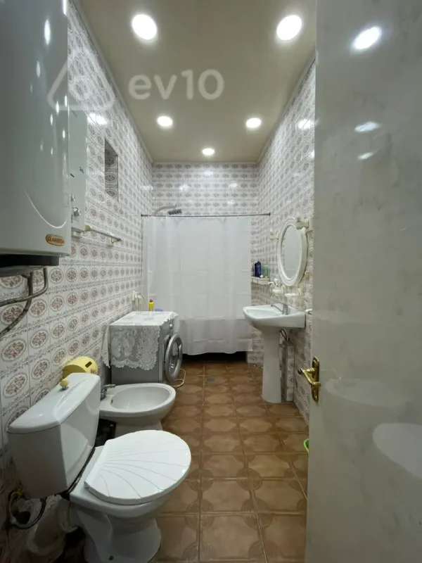 Satılır 3 otaqlı köhnə tikili 98 m²