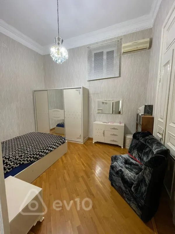 Satılır 3 otaqlı köhnə tikili 98 m²