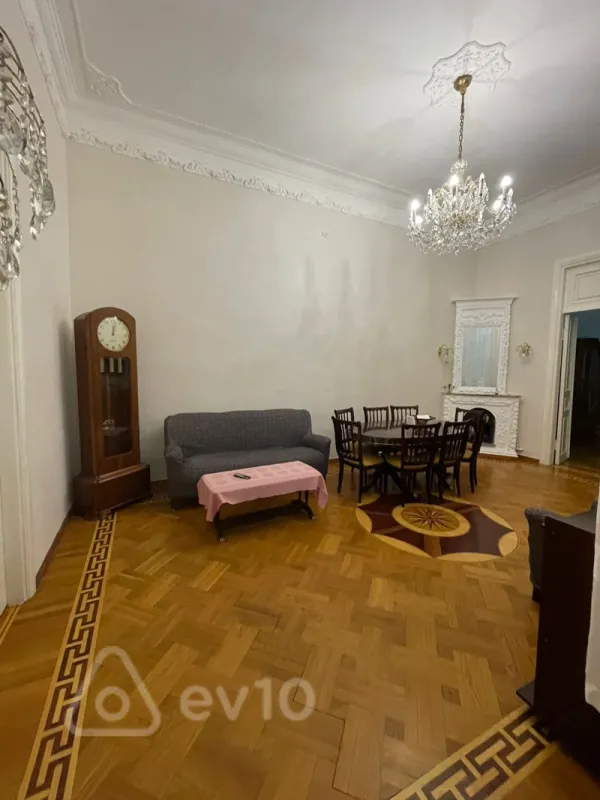 Satılır 3 otaqlı köhnə tikili 98 m²